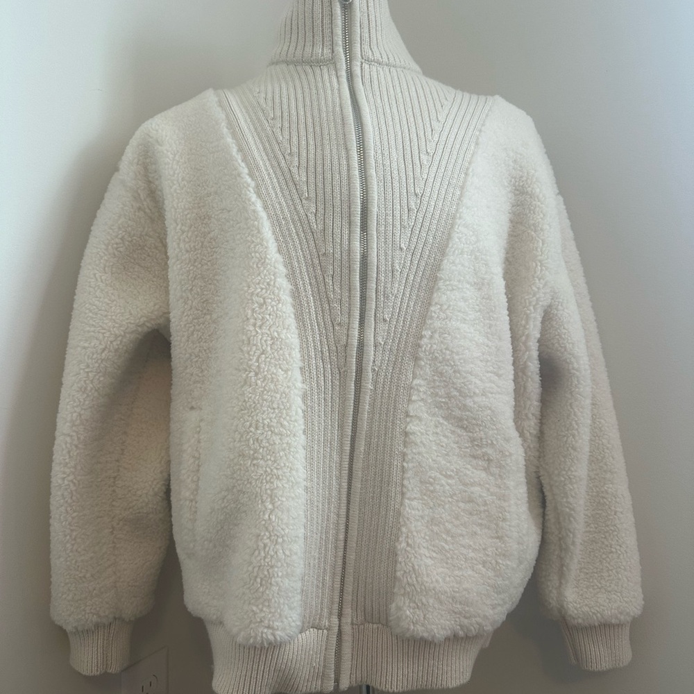 UGG Isannah
Chateau Knit
Fleece Long Sleeve Stand
Collar Zip-Front
Cardigan